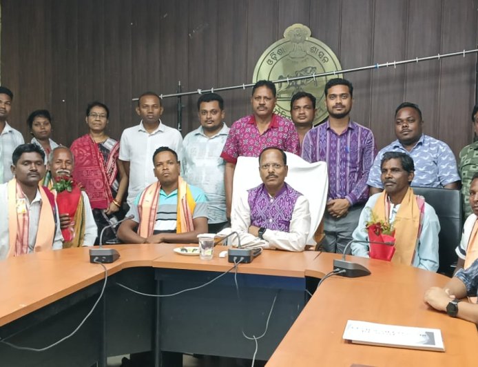 ନୂଆପଡ଼ାରେ ଉଦ୍ୟାନ କୃଷି ଯୋଜନାର ସମୀକ୍ଷା ବୈଠକ: ୫ ଜଣ ପ୍ରଗତିଶୀଳ ଚାଷୀ ସମ୍ୱର୍ଦ୍ଧିତ