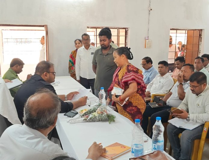 ନିଲିଗୁଡାଠାରେ ଜିଲ୍ଲାପାଳଙ୍କ ଯୁଗ୍ମ ଜନ ଶୁଣାଣି:ଲୋକଙ୍କ ସମସ୍ୟାର ହେଲା ତ୍ୱରିତ ସମାଧାନ