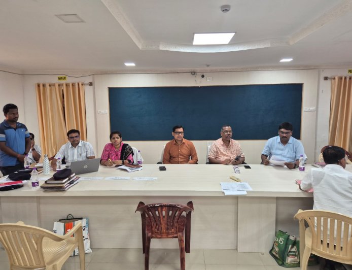 ଜିଲ୍ଲାପାଳଙ୍କ ଦୂରଦୃଷ୍ଟି: କାଗଜପତ୍ର ଜଟିଳତା ଦୂର କରି ଶିକ୍ଷାନୁଷ୍ଠାନକୁ ସୁରକ୍ଷିତ କରିବ ମାଲକାନଗିରି ପ୍ରଶାସନ:୧୦୫୦ ସରକାରୀ ବିଦ୍ୟାଳୟ ପାଇବେ ନିଜସ୍ୱ ଜମି ପଟ୍ଟା