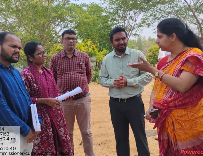 ମାଲକାନଗିରିରେ ଗ୍ରାମ୍ୟ ଉନ୍ନୟନ ସଚିବ ଯାମିନୀ ଷଡ଼ଙ୍ଗୀ:ଭିତ୍ତିଭୂମିର ସମୀକ୍ଷା ସହ ଜିଏସଟି ପାଳନ ପାଇଁ କଡ଼ା ନିର୍ଦ୍ଦେଶ