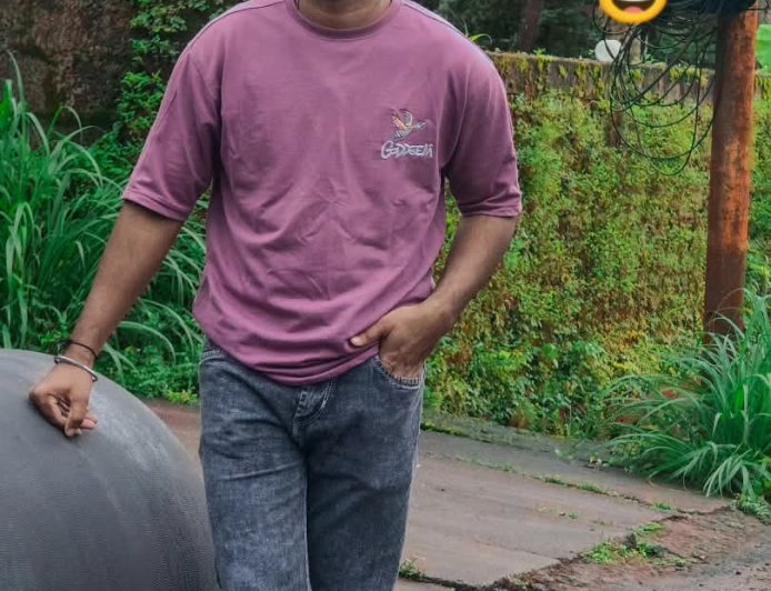 ବେକରେ ଚୁନିଦେଇ ଘର ଭିତରେ ଯୁବକଙ୍କ ଆତ୍ମହତ୍ୟା