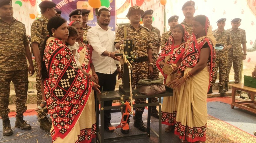 ବିଜେପୁରଠାରେ ସିଆରପିଏଫ ୧୨ ବାଟାଲିୟନ ପକ୍ଷରୁ ସିଭିକ୍ ଆକ୍ସନ ଜନ ସମ୍ପର୍କ କାର୍ଯ୍ୟକ୍ରମ