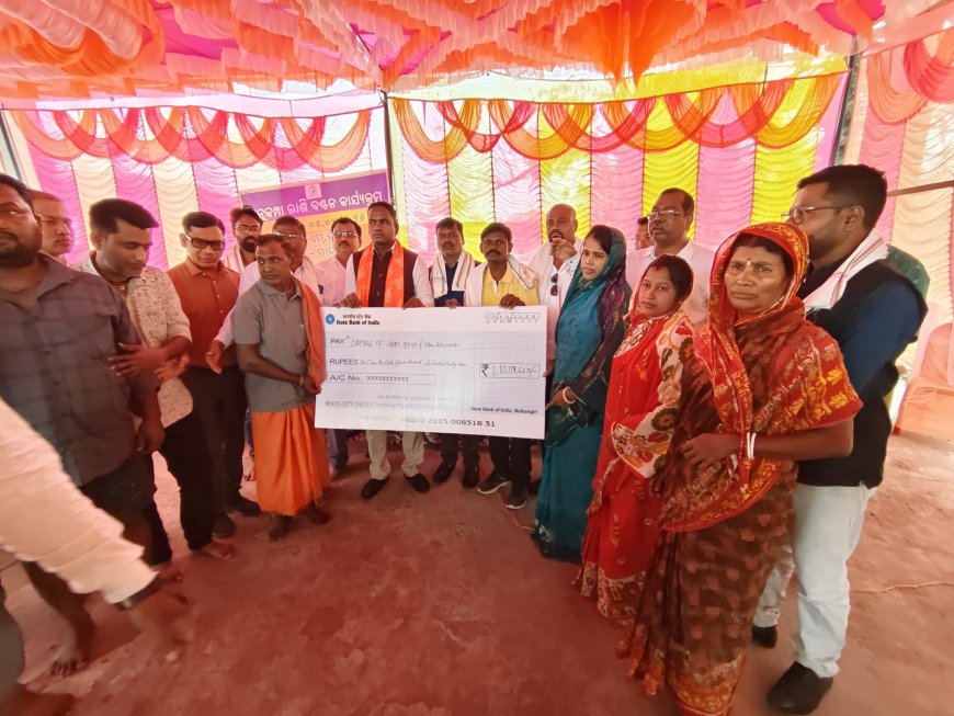 କ୍ଷତିପୂରଣ ସହ ଶାନ୍ତିର ବାର୍ତ୍ତା:ମୃତ ଲାକେ ପଡ଼ିଆମୀଙ୍କ ପରିବାରକୁ ମିଳିଲା ୨୦ ଲକ୍ଷ ଟଙ୍କାର ଅନୁକମ୍ପା ରାଶି-- ଏମଭି-୨୬ ଗ୍ରାମବାସୀଙ୍କୁ  କ୍ଷତିପୂରଣ ପ୍ରଦାନ