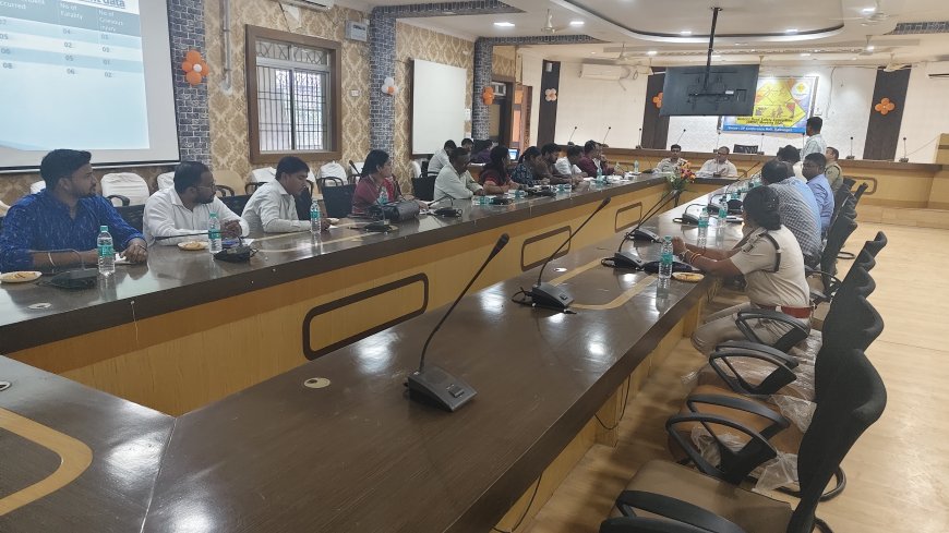 ଜିଲ୍ଲା ସଡ଼କ ସୁରକ୍ଷା କମିଟି ବୈଠକ ଅନୁଷ୍ଠିତ :ଦୁର୍ଘଟଣା ରୋକିବାକୁ ଜିଲ୍ଲାପାଳଙ୍କ କଡ଼ା ନିର୍ଦ୍ଦେଶ