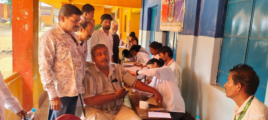 ବିଶ୍ୱ ମ୍ୟାଲେରିଆ ଦିବସ ଅବସରରେ ଉତ୍ତମ ମାଲିକ ଗ୍ରୁପ୍ ଅଫ୍ ଇନଷ୍ଟିଚ୍ୟୁଟର ମାଗଣା ମେଗା ଚିକିତ୍ସା ଶିବିର ଅନୁଷ୍ଠିତ