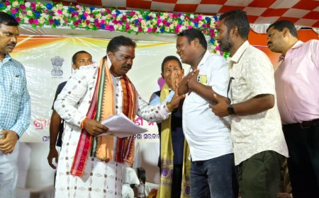ସ୍ୱାବଲମ୍ବୀ କାରିଗର ଓ ପମ୍ପ ଚାଳକଙ୍କ ପକ୍ଷରୁ ପଞ୍ଚାୟତରାଜ ମନ୍ତ୍ରୀଙ୍କୁ ଦାବିପତ୍ର ପ୍ରଦାନ