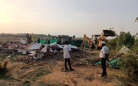 ଉମରକୋଟ ରେ ପ୍ରଶାସନ ର ଜବର ଦଖଲ ଉଛେଦ ଜାରି /ମାଟିରେ ମିଶିଲା ଷ୍ଟଲ ଓ ଘର
