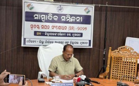 ନୂଆପଡ଼ାରେ ଆରମ୍ଭ ହେଲା ସ୍ୱତନ୍ତ୍ର ସଘନ ଭୋଟର ତାଲିକା ସଂଶୋଧନ (ଏସ୍‌ଆଇଆର୍) :ଘରକୁ ଘର ଯାଇ ଏନ୍ୟୁମେରେସନ୍ ଫର୍ମ ବଣ୍ଟନ ଓ ସଂଗ୍ରହ କରିବେ ବିଏଲଓ