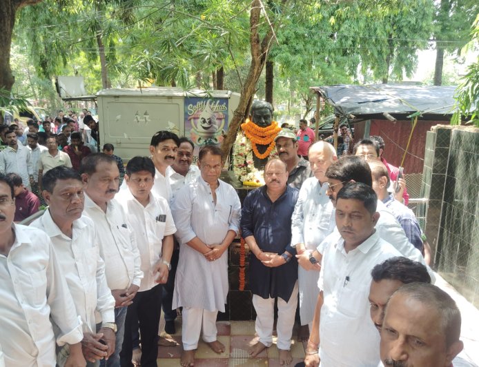 ବିଶ୍ଵ ଶ୍ରମିକ ଦିବସ ଅବସରରେ  ଓଡିଶା ବିଦ୍ୟୁତ କର୍ମଚାରୀ ମହାସଂଘ ର ଏକ ସାଧାରଣ ସମାବେଶ  ବାରିପଦା ର ସହିଦ ସ୍ତୁତି ଭବନ ଠାରେ ମହା ସମାରୋହରେ ଅନୁଷ୍ଠିତ ହୋଇଯାଇଛି