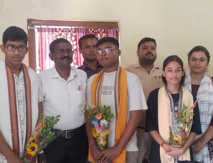 ଓଡ଼ିଶା ର ଟପ୍ପର ପାର୍ଥସାରଥୀ ମହାନ୍ତ, ଧନଞ୍ଜୟ ଗୁରୁଜୀ ଙ୍କର ଗୁଣାତ୍ମକ ଶିକ୍ଷାଦାନରେ ଆଜି ସଫଳତା ର ଶିର୍ଷ ଛୁଇଁପାରିଛି