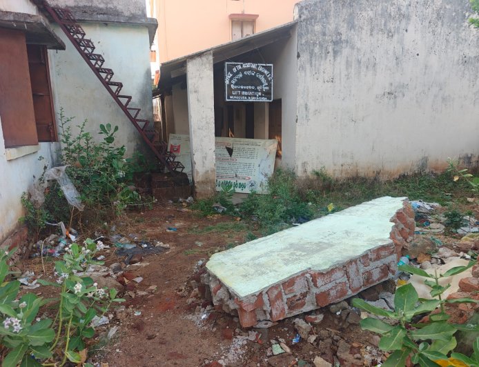 ମୁନିଗୁଡାରେ ଯନ୍ତ୍ରୀ ନାହିଁ କି ଜମିକୁପାଣିଉଠୁନୀ,ଉଠାଜଳସେଚନ କାର୍ଯ୍ୟାଳୟରେ ସ୍କାମ ବିଲ୍  ଲକ୍ଷଲକ୍ଷ,