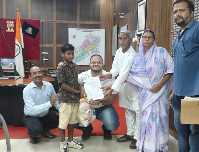 ମାଲକାନଗିରି ଜିଲ୍ଲାପାଳଙ୍କ କୋର୍ଟରେ ଆନ୍ତଃରାଜ୍ୟ ପୋଷ୍ୟ ସନ୍ତାନ ପ୍ରକ୍ରିୟା ଚୂଡ଼ାନ୍ତ: ଝାଡ଼ଖଣ୍ଡର ଦମ୍ପତିଙ୍କୁ ମିଳିଲା ଆଇନଗତ ଅଧିକାର