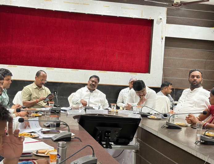 ନୂଆପଡ଼ାରେ ବିଭିନ୍ନ ବିକାଶମୂଳକ କାର୍ଯ୍ୟର ସମୀକ୍ଷା କଲେ ପଞ୍ଚାୟତିରାଜ ଓ ପାନୀୟ ଜଳ  ଏବଂ ଗ୍ରାମ୍ୟ ଉନ୍ନୟନ ମନ୍ତ୍ରୀ ରବି ନାରାୟଣ ନାଏକ, ‘ନୂଆପଡ଼ା ହାଟ’ୱେବ୍ ପୋର୍ଟାଲର ଶୁଭାରମ୍ଭ