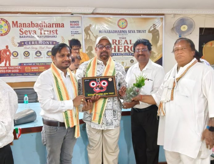 ସମାଜସେବାରେ ନିଜକୁ ଉତ୍ସର୍ଗିକୃତ କରିଥିବା, ୧୩୯ ଥର ରକ୍ତଦାତ ଡଃ ନିରୋଜ ପୋଥାଳ ନିଆରା ଢଙ୍ଗରେ ସେବାର ସନ୍ଦେଶ ବାଣ୍ଟି ପାଳନ କଲେ ୫୯ତମ ଜନ୍ମଦିନ