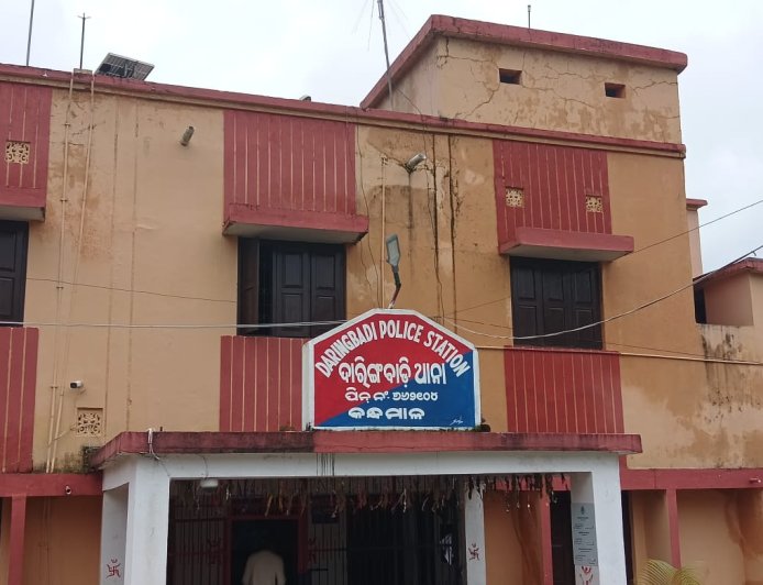 ଗାଡ଼ି ମଟର ଚାଳକଙ୍କୁ ସାବାଡ଼ କରିବେ IIC ସଂଗ୍ରାମ କେଶର ଜେନା ଗୋଟିଏ ଦିନରେ ୧୨ଟି ଯାତ୍ରୀ ବାହୀ ଅଟୋ ଜବତ୍