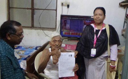 ମାଲକାନଗିରି ଜିଲ୍ଲାରେ ଏସଆଇଆର ୨୦୨୬ ଅଭିଯାନ: ୮୫ ବର୍ଷରୁ ଅଧିକ ବୟସ୍କ ବରିଷ୍ଠ ଭୋଟରଙ୍କ ଘରେ ପହଞ୍ଚି ଫର୍ମ ପ୍ରଦାନ କଲେ ପ୍ରଶାସନିକ ଅଧିକାରୀ