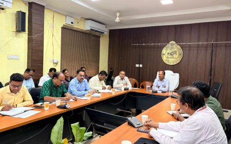 ନୂଆପଡ଼ାରେ ଶିକ୍ଷା ସମୀକ୍ଷା ବୈଠକ: ବିଦ୍ୟାଳୟ ଖୋଲିବା ପୂର୍ବରୁ ସମ୍ପୂର୍ଣ୍ଣ ପ୍ରସ୍ତୁତି ଉପରେ ଜିଲ୍ଲାପାଳଙ୍କ ଗୁରୁତ୍ୱ