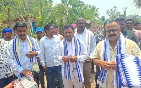 ବାତ୍ୟା କ୍ଷତିଗ୍ରସ୍ତ ଗ୍ରାମ ପରିଦର୍ଶନ କଲେ ବିଧାୟକ ଓ ବରିଷ୍ଠ  ନେତା ଟୁନା ଦାସ: ସରକାରୀ ସହାୟତା ଯୋଗାଇଦେବା ପାଇଁ ଦେଲେ ପ୍ରତିଶୃତି