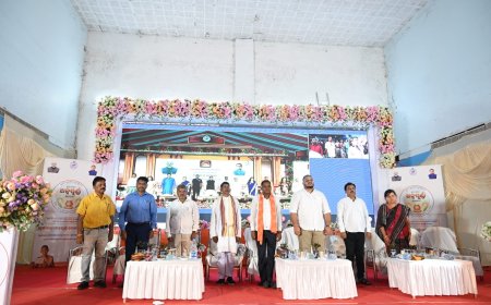 ମାଲକାନଗିରିରେ ଜିଲ୍ଲା ସ୍ତରୀୟ ‘ମୁଖ୍ୟମନ୍ତ୍ରୀ ଅନ୍ନପୂର୍ଣ୍ଣା ଯୋଜନା’ର ଶୁଭାରମ୍ଭ: ସ୍ମାର୍ଟ ରାସନ କାର୍ଡ ଓ ସ୍ମାର୍ଟଫୋନ୍ ବଣ୍ଟନ