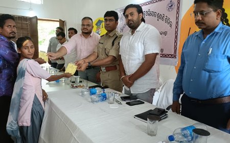 ଉଣ୍ଡୁରୁକୋଣ୍ଡାରେ ଜିଲ୍ଲା ସ୍ତରୀୟ ଯୁଗ୍ମ ଅଭିଯୋଗ ଶୁଣାଣି ଶିବିର: ୩୨ଟି ଅଭିଯୋଗର ତୁରନ୍ତ ସମାଧାନ ପାଇଁ ଜିଲ୍ଲାପାଳଙ୍କ ନିର୍ଦ୍ଦେଶ