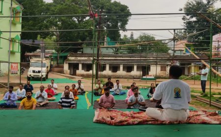 ରାଇକିଆ ବ୍ଲକ କ୍ୟାମ୍ପସରେ  ଅନ୍ତର୍ଜାତୀୟ ଯୋଗ ଦିବସ ପାଳିତ: ସାମିଲ ହେଲେ ବିଡ଼ିଓ, ଚେୟାରମ୍ୟାନ ଓ ବ୍ଲକ କର୍ମଚାରି