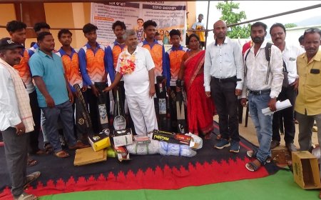 ଆନ୍ଧ୍ର-ଓଡ଼ିଶା ସୀମାନ୍ତ ଗାନ୍ଧୀଗୁଡ଼ାରେ ସ୍ୱତନ୍ତ୍ର ନିର୍ବାଚନ ଶିବିର: ଶତପ୍ରତିଶତ ଭୋଟର ଫର୍ମ ଡିଜିଟାଇଜେସନ ସହ ବଣ୍ଟାଗଲା କ୍ରୀଡ଼ା ସାମଗ୍ରୀ