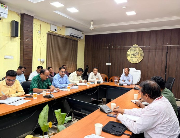 ନୂଆପଡ଼ାରେ ଶିକ୍ଷା ସମୀକ୍ଷା ବୈଠକ: ବିଦ୍ୟାଳୟ ଖୋଲିବା ପୂର୍ବରୁ ସମ୍ପୂର୍ଣ୍ଣ ପ୍ରସ୍ତୁତି ଉପରେ ଜିଲ୍ଲାପାଳଙ୍କ ଗୁରୁତ୍ୱ
