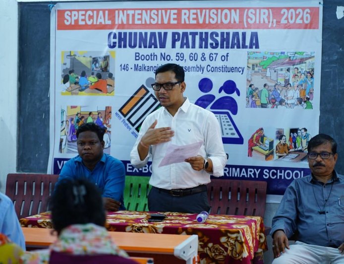 ସ୍କୁଲ ପିଲାଙ୍କ କ୍ଲାସରୁମରେ ଏବେ ଚୁନାବ ପାଠଶାଳା:ମାଲକାନଗିରିରେ ଭୋଟରଙ୍କୁ ସଚେତନ କରୁଛି ଜିଲ୍ଲା ପ୍ରଶାସନ