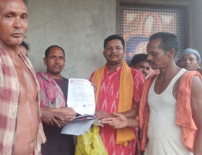 ବିଭିନ୍ନ ସମସ୍ୟାର ସମାଧାନ ପାଇଁ ବିଧାୟକଙ୍କ ଉଦ୍ଦେଶ୍ୟରେ ଦାବିପତ୍ର ଦେଲେ ଗ୍ରାମ ବାସି I
