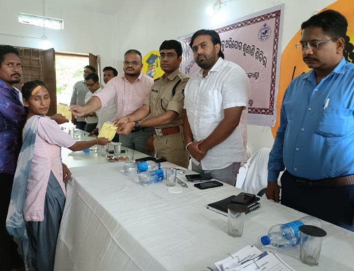 ଉଣ୍ଡୁରୁକୋଣ୍ଡାରେ ଜିଲ୍ଲା ସ୍ତରୀୟ ଯୁଗ୍ମ ଅଭିଯୋଗ ଶୁଣାଣି ଶିବିର: ୩୨ଟି ଅଭିଯୋଗର ତୁରନ୍ତ ସମାଧାନ ପାଇଁ ଜିଲ୍ଲାପାଳଙ୍କ ନିର୍ଦ୍ଦେଶ