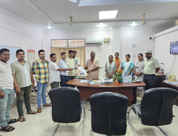 ରାଜସ୍ୱ କର୍ମଚାରୀଙ୍କ ‘ମିଶନ ସ୍ଵାଭିମାନ’: ୨୫ରୁ ଅନଲାଇନ କାର୍ଯ୍ୟ ବନ୍ଦ, ଜୁଲାଇ ୧ରୁ ଗଣଛୁଟି ଚେତାବନୀ