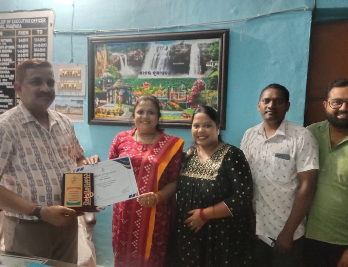 ନୂଆପଡ଼ାରେ ଡିଡିସି ଓ ଡିଏଲଆରସି ବୈଠକ: ଋଣ ପ୍ରଦାନ ଓ ଆର୍ଥିକ ଅନ୍ତର୍ଭୁକ୍ତୀକରଣର ପ୍ରଗତି ସମୀକ୍ଷା,  ଶଶୀଭୂଷଣ ପାଣିଗ୍ରାହୀଙ୍କୁ ‘ବ୍ୟାଙ୍କ ପରମ ମିତ୍ର’ ପୁରସ୍କାର