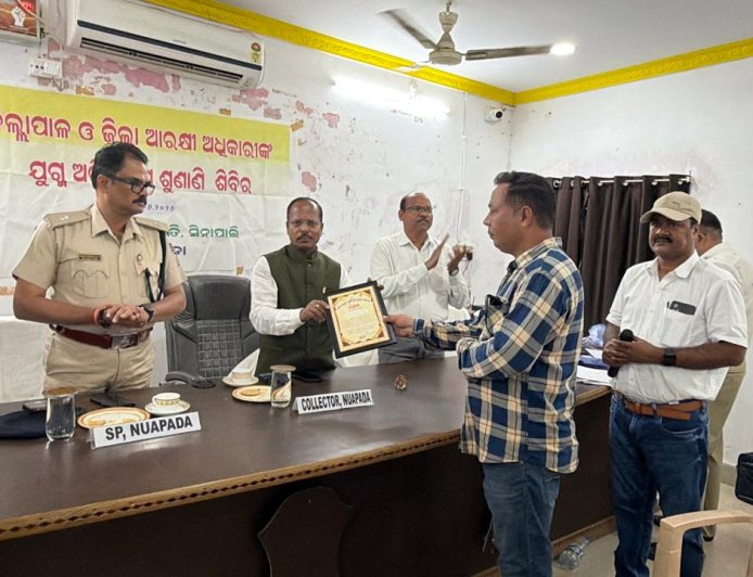 ସିନାପାଲିରେ ଜିଲ୍ଲାପାଳ ଓ ଆରକ୍ଷୀ ଅଧିକ୍ଷକଙ୍କ ଯୁଗ୍ମ ଅଭିଯୋଗ ଶୁଣାଣି ଶିବିର ୯୨ଟି ଅଭିଯୋଗର ଶୁଣାଣି, ରେଡକ୍ରସ ପାଣ୍ଠିରୁ ସହାୟତା ପ୍ରଦାନ