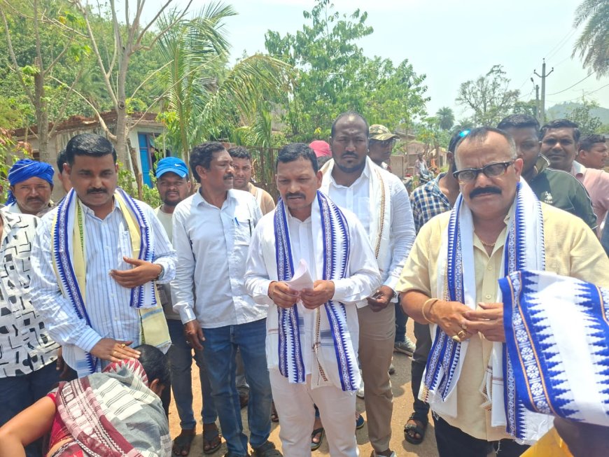 ବାତ୍ୟା କ୍ଷତିଗ୍ରସ୍ତ ଗ୍ରାମ ପରିଦର୍ଶନ କଲେ ବିଧାୟକ ଓ ବରିଷ୍ଠ  ନେତା ଟୁନା ଦାସ: ସରକାରୀ ସହାୟତା ଯୋଗାଇଦେବା ପାଇଁ ଦେଲେ ପ୍ରତିଶୃତି