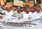 ନିଟ ପେପର ଲିକ କେଶ ଦ୍ଵାରା ମର୍ମାହତ ହୋଇ ମୃତ୍ୟୁବରଣ ବରଣ କରିଥିବା ପ୍ରତ୍ୟେକ ଛାତ୍ର/ଛାତ୍ରୀ ଙ୍କର ପରିବାର ବର୍ଗଙ୍କୁ ଉଚିତ୍ ପରିମାଣରେ କ୍ଷତିପୂରଣ ରାଶି ସହିତ  ନିଜ ହକକୁ ହାସଲ ପାଇଁ ଗଣତାନ୍ତ୍ରିକ ଉପାୟରେ ଆନ୍ଦୋଳ
