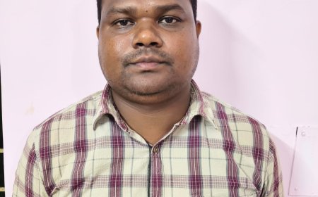 BADASAHI BLOCK JE OF MAYURBHANJ DISTRICT NABBED BY ODISHA VIGILANCE WHILE TAKING BRIBE RS 32,000/- FOR CLEARING FINAL BILL UNDER MGNREG SCHEME