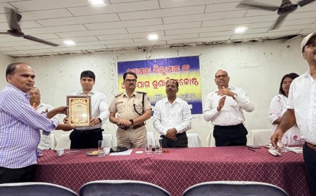 କୋମନା ବ୍ଲକରେ ଜିଲ୍ଲାପାଳଙ୍କ ଅଭିଯୋଗ ଶୁଣାଣି ଶିବିର:୭୪ଟି ଅଭିଯୋଗର ଶୁଣାଣି, ରେଡକ୍ରସ ପାଣ୍ଠିରୁ ସହାୟତା ପ୍ରଦାନ
