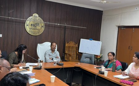 ନୂଆପଡ଼ାରେ ଶିଶୁ ସୁରକ୍ଷା ୟୁନିଟ୍‌ର ସମୀକ୍ଷା ବୈଠକ:ନୀରଜ ସତନାମୀଙ୍କୁ ଜିଲ୍ଲାର ପ୍ରଥମ ‘ଶିଶୁ ମିତ୍ର’ସମ୍ମାନ ପ୍ରଦାନ