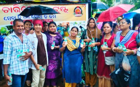 ଭୁବନେଶ୍ୱର : ମା ଚାରିଟେବୁଲ୍ ଟ୍ରଷ୍ଟ ପକ୍ଷରୁ ଭକ୍ତଙ୍କୁ ପାନୀୟଜଳ ବଣ୍ଟନ