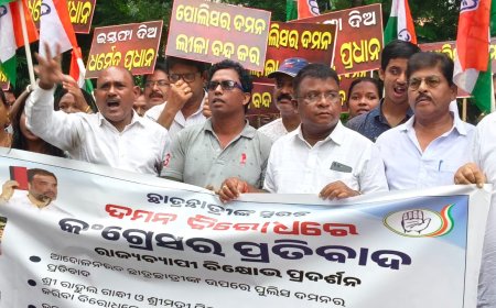 ନିଟ ପେପର ଲିକ କେଶ ଦ୍ଵାରା ମର୍ମାହତ ହୋଇ ମୃତ୍ୟୁବରଣ ବରଣ କରିଥିବା ପ୍ରତ୍ୟେକ ଛାତ୍ର/ଛାତ୍ରୀ ଙ୍କର ପରିବାର ବର୍ଗଙ୍କୁ ଉଚିତ୍ ପରିମାଣରେ କ୍ଷତିପୂରଣ ରାଶି ସହିତ  ନିଜ ହକକୁ ହାସଲ ପାଇଁ ଗଣତାନ୍ତ୍ରିକ ଉପାୟରେ ଆନ୍ଦୋଳ