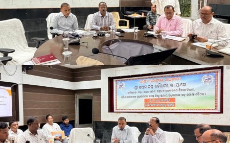 ମତ୍ସ୍ୟ ଓ ପ୍ରାଣୀ ସମ୍ପଦ ବିକାଶ ବିଭାଗର କମିଶନର-ତଥା-ଶାସନ ସଚିବ ପ୍ରେମ ଚନ୍ଦ୍ର ଚୌଧରୀଙ୍କ ନୂଆପଡ଼ା ଗସ୍ତ ବିକାଶ ପ୍ରକଳ୍ପ ଓ ପ୍ରଶାସନିକ କାର୍ଯ୍ୟର ସମୀକ୍ଷା; ସିଙ୍ଗଲ୍ ୟୁଜ୍ ପ୍ଲାଷ୍ଟିକ୍ ମୁକ୍ତ ନୂଆପଡ଼ା ଅଭିଯାନ ଓ ବିଭିନ୍ନ ଅଭିନବ ପଦକ୍ଷେପର ପ୍ରଶଂସା