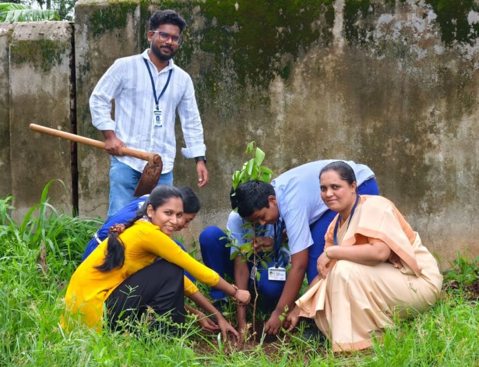 ବିଶ୍ୱ ପରିବେଶ ଦିବସ ଅବସରରେ ସେଣ୍ଟ ଜୋସେଫ୍ସ ଇଂଲିଶ୍ ମିଡିୟମ୍ ସ୍କୁଲ ରେ ବୃକ୍ଷରୋପଣ ଓ ପୋଷ୍ଟର ପ୍ରଦର୍ଶନୀ କାର୍ଯ୍ୟକ୍ରମ ?