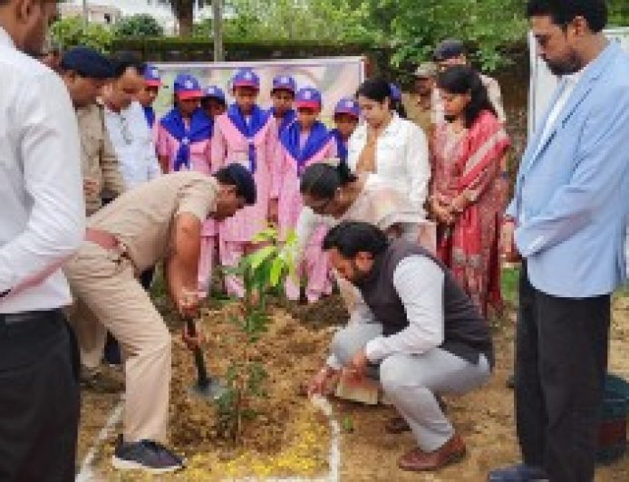 ମାଲକାନଗିରି ଜିଲ୍ଲା ଆଇନ୍ ସେବା ପ୍ରାଧିକରଣ ପକ୍ଷରୁ ବନ ମହୋତ୍ସବ ସପ୍ତାହ ପାଳିତ: ବୃକ୍ଷରୋପଣ ସହ ପରିବେଶ ସୁରକ୍ଷାର ବାର୍ତ୍ତା