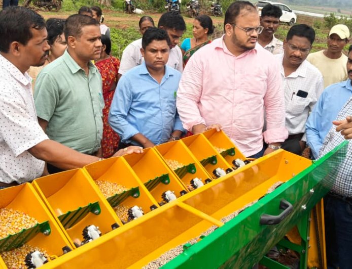 ଚିତ୍ରକୋଣ୍ଡା କପାତୁଟି ପଞ୍ଚାୟତରେ ଜିଲ୍ଲା ସ୍ତରୀୟ ଅଭିଯୋଗ ଶୁଣାଣି ଶିବିର ସହିତ କନ୍ଧଗୁଡ଼ା ଗ୍ରାମରେ ‘ମୁଖ୍ୟମନ୍ତ୍ରୀ ମକା ମିଶନ’ର ସମୀକ୍ଷା କଲେ ଜିଲ୍ଲାପାଳ