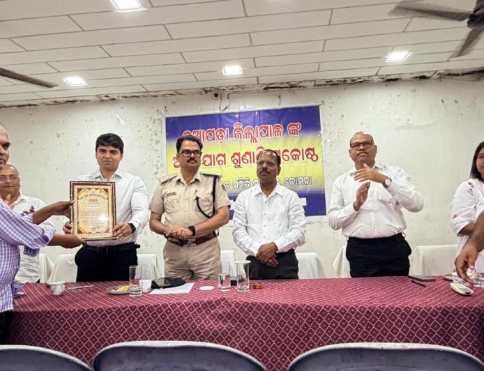 କୋମନା ବ୍ଲକରେ ଜିଲ୍ଲାପାଳଙ୍କ ଅଭିଯୋଗ ଶୁଣାଣି ଶିବିର:୭୪ଟି ଅଭିଯୋଗର ଶୁଣାଣି, ରେଡକ୍ରସ ପାଣ୍ଠିରୁ ସହାୟତା ପ୍ରଦାନ