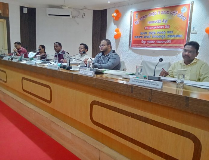ମାଲକାନଗିରିରେ ଦିଶା ବୈଠକ: ସାଂସଦ ବଳଭଦ୍ର ମାଝୀଙ୍କ ଅଧ୍ୟକ୍ଷତାରେ ସମୀକ୍ଷା, ୫ ବର୍ଷର ରୋଡମ୍ୟାପ୍‌ ପ୍ରସ୍ତୁତି ସହ ରେଳ ପ୍ରକଳ୍ପ ତ୍ୱରାନ୍ୱିତ କରିବାକୁ ନିର୍ଦ୍ଦେଶ