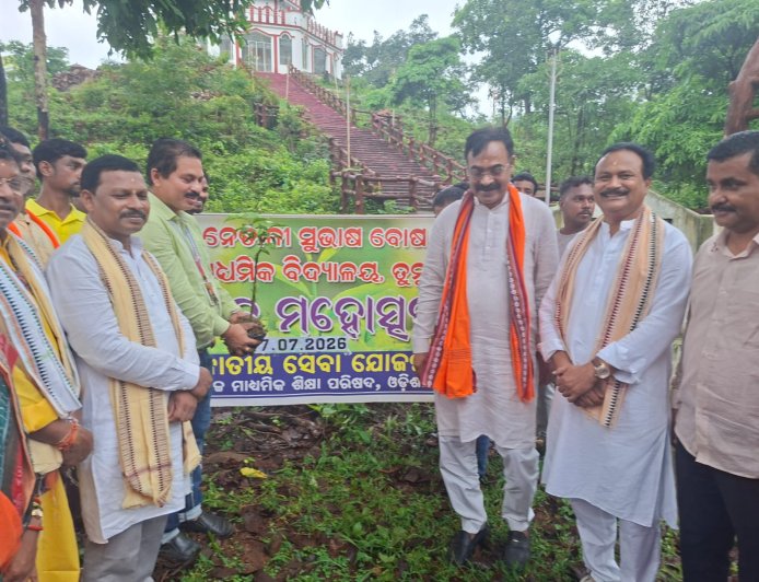 ତୁମୁଡିବନ୍ଧରେ ସାଂସଦ-ବିଧାୟକଙ୍କ ମାରାଥନ ଗସ୍ତ, ଶିଶୁମନ୍ଦିର ପାଇଁ ୫୦ ଲକ୍ଷ ଟଙ୍କାର ପ୍ରତିଶ୍ରୁତି