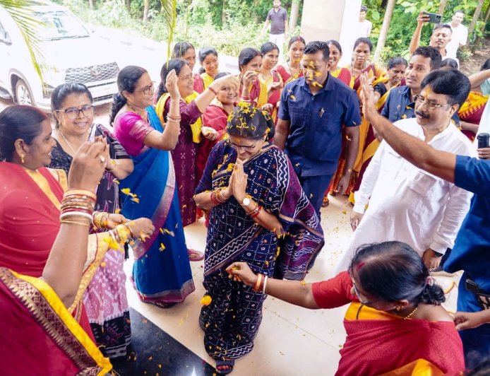 ବାରିପଦାରେ ସୁଭଦ୍ରା ଶକ୍ତି ଭିଜନ୍ ସମ୍ମିଳନୀର ଦ୍ୱିତୀୟ ଦିନ:ଅଙ୍ଗନବାଡ଼ି କର୍ମୀ ଓ ସହାୟିକାଙ୍କ ସହ ଉପମୁଖ୍ୟମନ୍ତ୍ରୀଙ୍କ ବାର୍ତ୍ତାଳାପ:-ତୃଣମୂଳ ସ୍ତରର ସମସ୍ୟାର ସମାଧାନକୁ ସର୍ବାଧିକ ପ୍ରାଥମିକତା : ଉପମୁଖ୍ୟମନ୍ତ୍ରୀ ପ୍ରଭାତୀ ପରିଡା