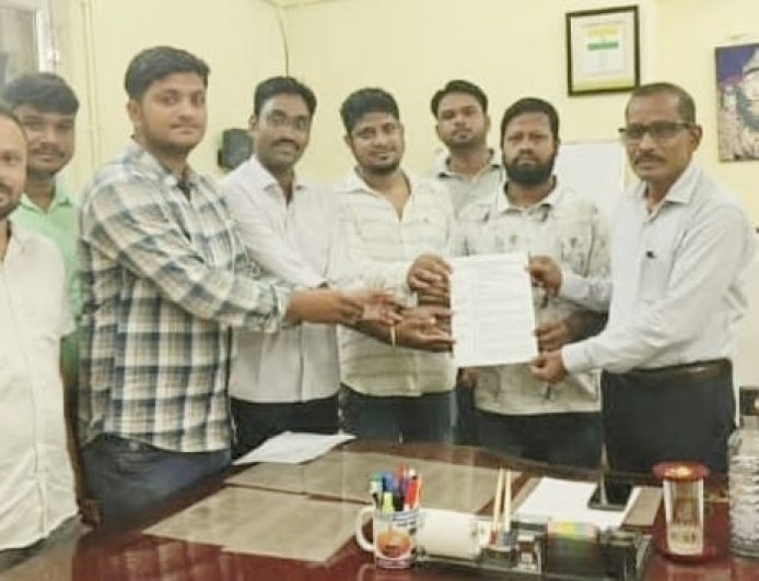 ମୟୁରଭଞ୍ଜ ଶାଖା ବେସରକାରୀ ଅଧ୍ୟାପକ କର୍ମଚାରୀ ସଙ୍ଘ ପକ୍ଷରୁ ଦାବିପତ୍ର ପ୍ରଦାନ