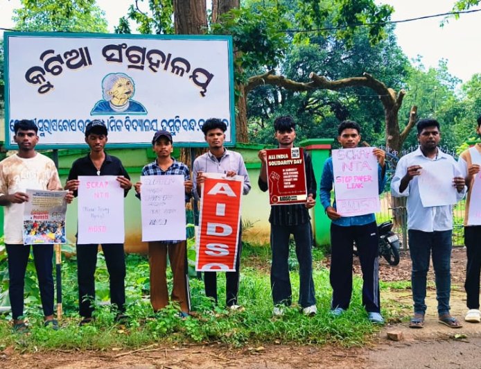 ଦିଲ୍ଲୀ, ଯନ୍ତର ମନ୍ତରରୁ ସୋନମ ୱାଙ୍ଗଚୁକଙ୍କୁ ବଳପୂର୍ବକ ହଟାଇବା ଏବଂ ସେଠାରେ ଚାଲିଥିବା ଗଣଆନ୍ଦୋଳନକୁ ପଣ୍ଡ କରିବା ପାଇଁ ଦିଲ୍ଲୀ ପୋଲିସର ଉଦ୍ୟମକୁ ଦୃଢ଼ ନିନ୍ଦା କରି ଏଆଇଡିଏସଓ ର ବିକ୍ଷୋଭ